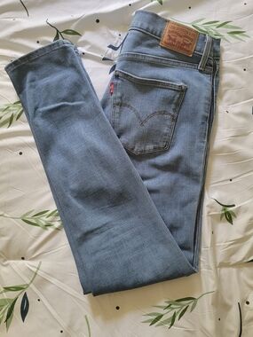 Levi's 311 Women's Light Blue Skinny Leg Jeans Size 28